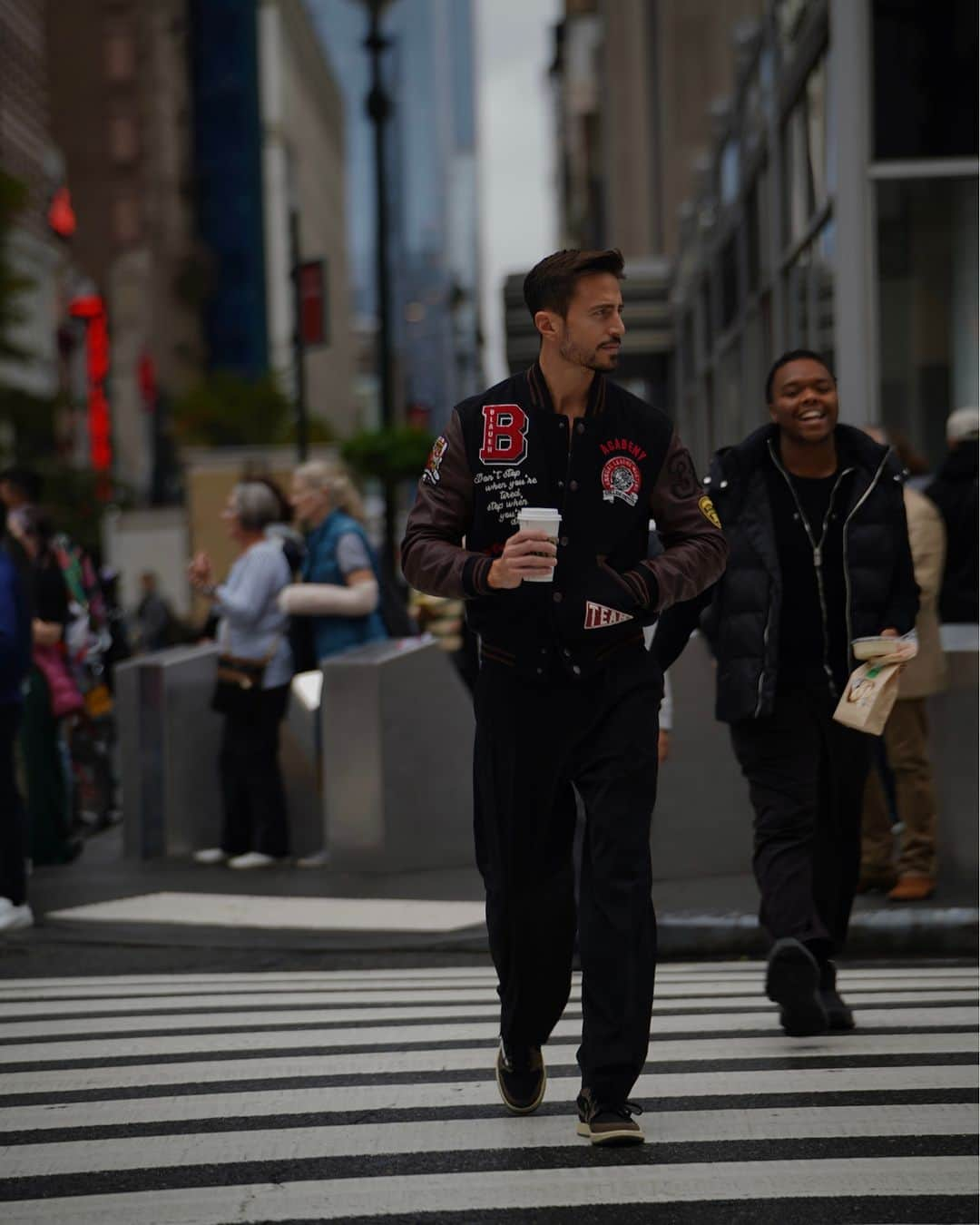 ブラウアーさんのインスタグラム写真 - (ブラウアーInstagram)「New York’s Fall Flair | Visiting the Big Apple with @marcoferri5   #BlauerUSA #FallWinter023 #CrossingNYC」11月22日 20時59分 - blauerusa