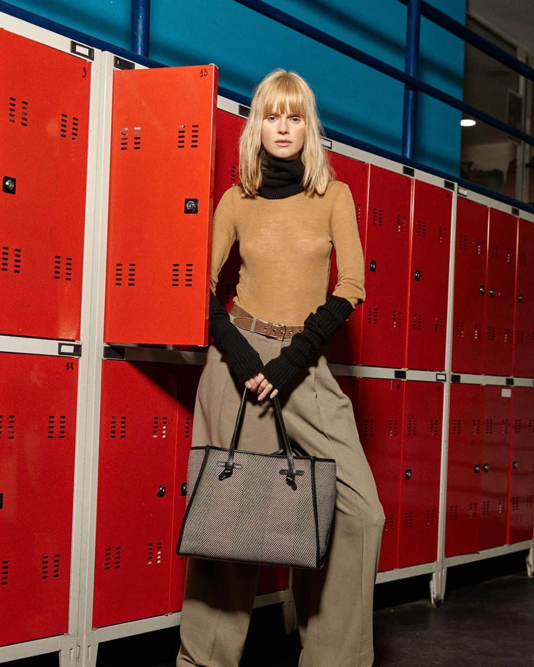 ジャンニキアリーニのインスタグラム：「With its wool look & feel and refined color palette, ignited by new contrasts, Marcella Spiga becomes a statement for the Autumn Season. The perfect compromise between a spacious bag and a smart day to night essential.  #giannichiarini #gc #ジャンニキアリーニ #FW23 #MarcellaClub」