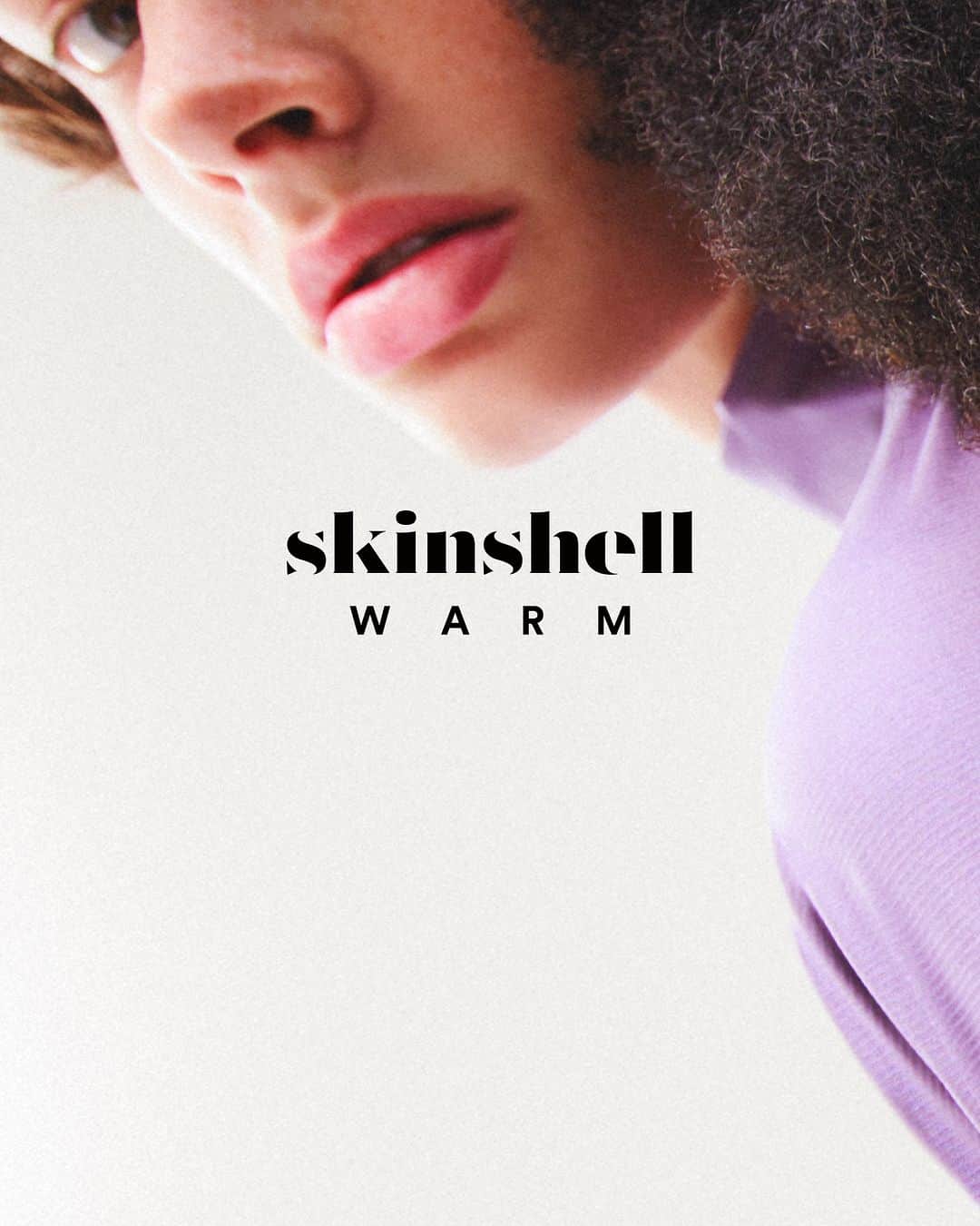 ellesseheritagejpのインスタグラム：「. skinshell Warm. ― その美しさを肌から逃さない。 ―  重ね着してもかさばらない薄さと、光電子ファイバーを使用した遠赤外線効果による保温機能をプラスしたインナートップス「skinshell Warm」。 .  . skinshell Warm Mock Neck Shirt [EM723361] . #ellesse #ellessejapan #KeepitBeautiful #FLOWERS #skinshell #skinshellWarm #playTennis #Tennis #TennisWear #ActiveWear  #テニス #テニスウェア #スポーツウェア #エレッセ」