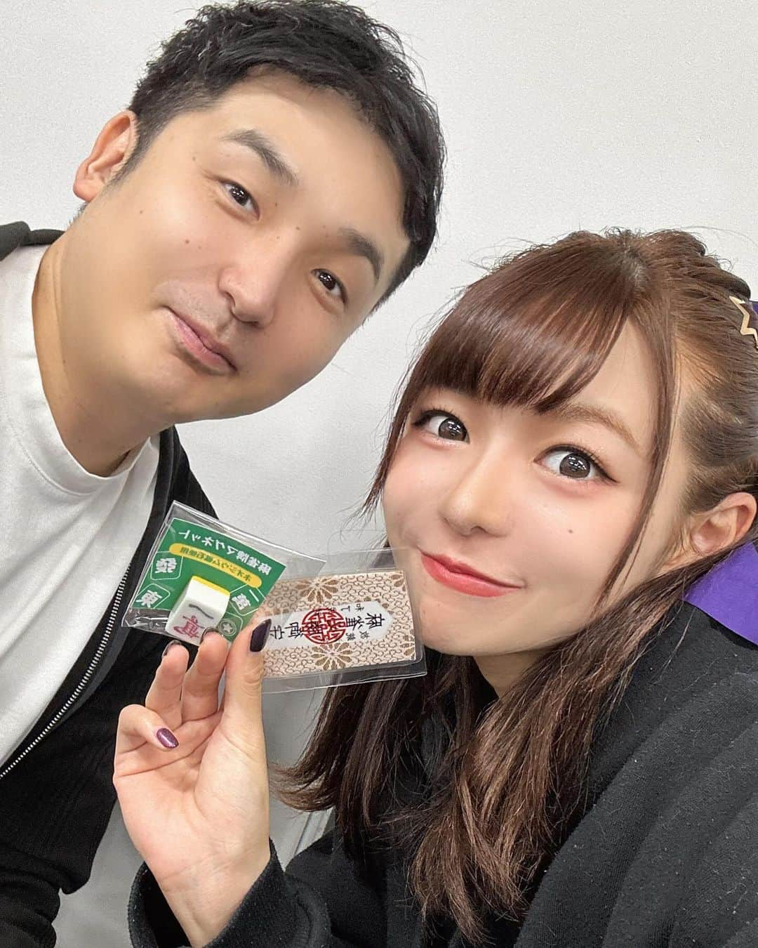 織田唯愛さんのインスタグラム写真 - (織田唯愛Instagram)「そうちゃんに出会った✌️  なんか、麻雀御守りとやらをゲットしたので 強くなった気分🤟❤️‍🔥❤️‍🔥❤️‍🔥  ギャルいーわんマグネットもかわちー♡♡  いかさぽさんありがとう♡♡  メンタンピンツモ！！！！いちさんにーろく！！！  #鈴木聡一郎 さん  #麻雀  #プロ雀士  #麻雀アイドル #麻雀グッズ」11月22日 21時04分 - odaichika