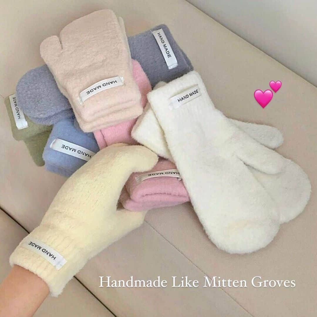 3rd Spring Official Instagramのインスタグラム：「新作の冬小物が可愛すぎる…🧤💕  🏷 Handmade Like Mitten Groves  パステルカラーとミトンの形がゆるっと可愛い☺️！ ふんわりとした柔らかい素材☁️  冬コーデのワンポイントにぜひおすすめ⛄️❄️  @3rdspring_official ZOZOTOWNにて発売中✨ ブランド品番：bei-23ac-001で検索🔍  ----------  #3rdspring #セレクトショップ #韓国ブランド #韓国通販 #韓国 #韓国ファッション #韓国コーデ #ファッション #レディースファッション #レディース小物 #冬ファッション #冬コーデ #冬小物 #新作 #新作アイテム #冬新作 #プチプラ #プチプラファッション」