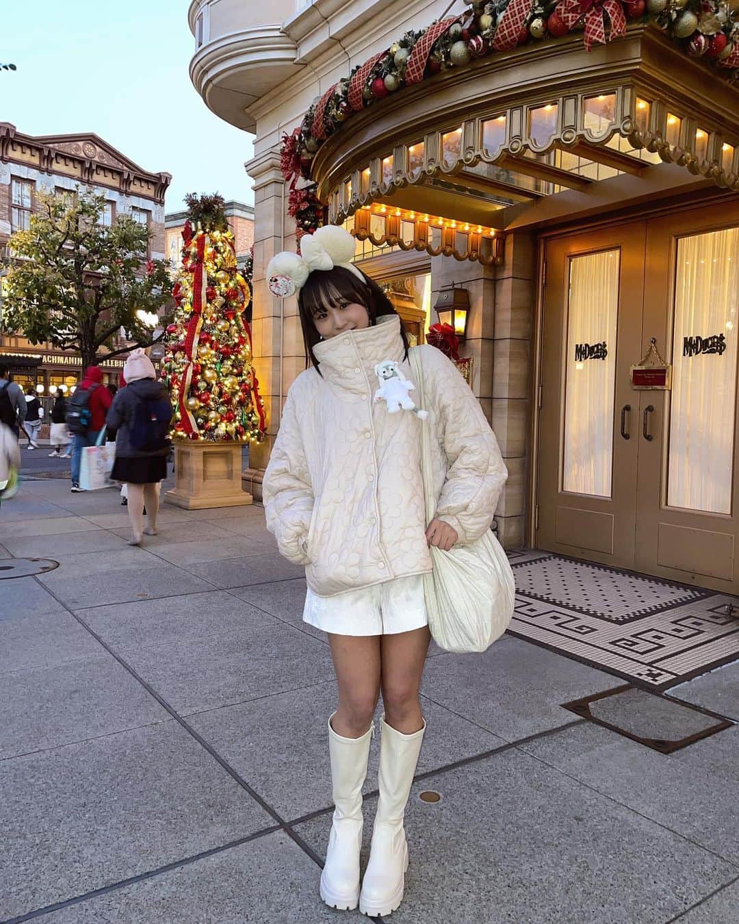 岩間妃南子さんのインスタグラム写真 - (岩間妃南子Instagram)「・ ・ ・ ChristmasDisney🎄🎠✨ ・ ・ ・ #クリスマス #christmas #disneysea #ディズニー #クリスマスディズニー」11月22日 21時05分 - hinako.1116