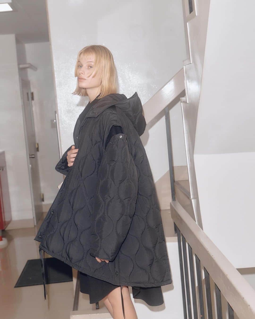 ルシェルブルーのインスタグラム：「COAT PICKUP >>> IN STORE NOW . . ☑︎ 2way Padded Cocoon Coat ¥38,000+tax (Color: Black, White)  #lecielbleu #ルシェルブルー　#aw23 #fashion #styling #coat #2way #padded #cocoon」