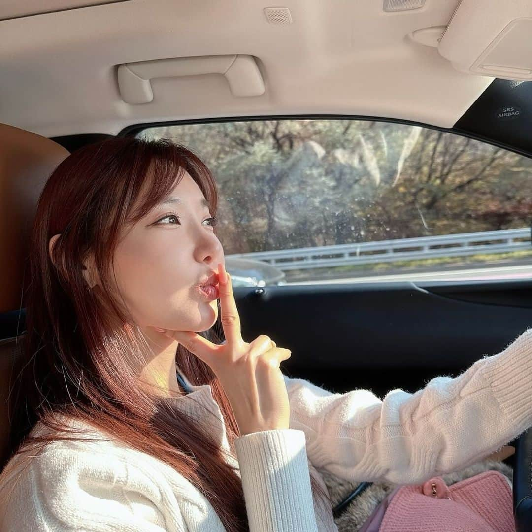 星名美怜さんのインスタグラム写真 - (星名美怜Instagram)「🖤🖤🖤 . 🚗🚗🚗  in Seoul♡  ユンチェツアースタート 楽しいでしかない！食べすぎないように 気をつけよ笑 . #mireinsta #星名美怜  #みれいと韓国  #韓国旅行 #韓国女子旅 #韓国旅 #ソウル旅行 #渡韓」11月22日 21時08分 - hoshina_mirei_official