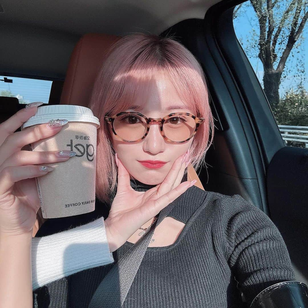 星名美怜のインスタグラム：「🖤🖤🖤 . 🚗🚗🚗  in Seoul♡  ユンチェツアースタート 楽しいでしかない！食べすぎないように 気をつけよ笑 . #mireinsta #星名美怜  #みれいと韓国  #韓国旅行 #韓国女子旅 #韓国旅 #ソウル旅行 #渡韓」