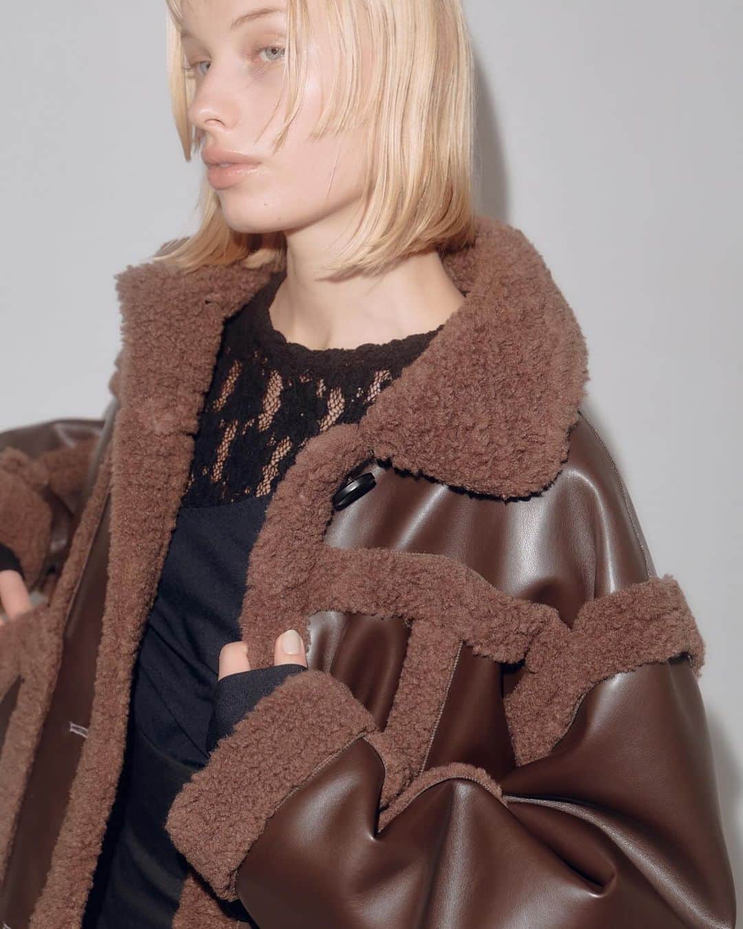 ルシェルブルーのインスタグラム：「COAT PICKUP >>> IN STORE NOW . . ☑︎ Oversized Boa Jacket ¥36,000+tax (Color: Black, Brown)  #lecielbleu #ルシェルブルー　#aw23 #fashion #styling #coat #oversize #boa #jacket」
