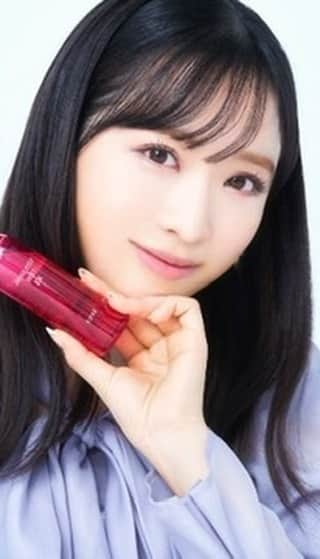 小栗有以のインスタグラム：「普段から愛用している メイクキープミスト EXを紹介します！！☺️🎤🌼 ステージで汗をかいてもメイク直しが出来ない時も くずれにくいお気に入りのメイクアイテムです！ 11月24日～12月1日まで Amazonブラックフライデー開催中です！ 気になったらチェックしてみてください🌿  #PR #メイクキープパウダー #メイクキープミスト #Amazon」