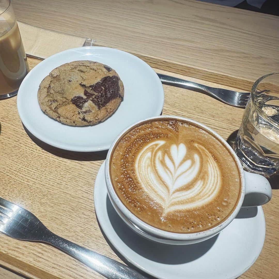 福井千佳のインスタグラム：「. . . ☕️🫶 . . @bluebottlejapan  @bluebottle  . . よき。 . . . ゆっくりね。深呼吸。 . . #大阪カフェ#大阪カフェ巡り#ブルーボトルコーヒー#bluebottlecoffee#ブルーボトルコーヒー梅田茶屋町」