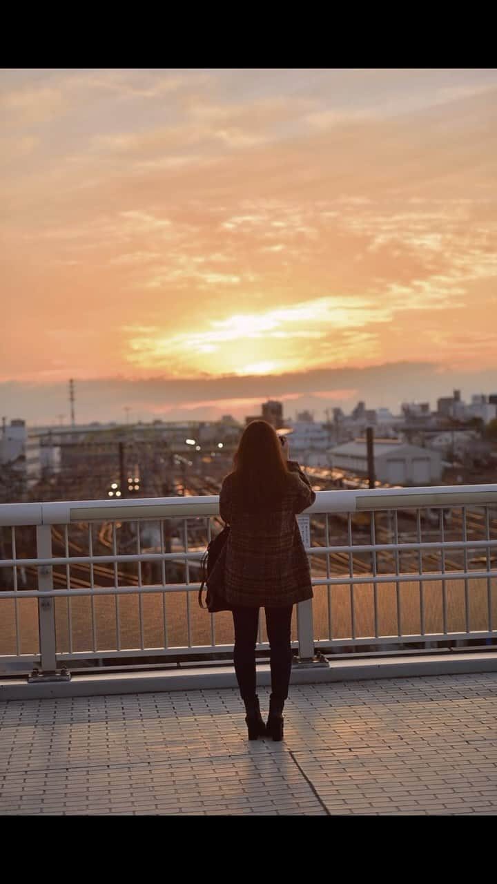 大川真代のインスタグラム：「♡  sunset and night lights in nagoya🌃  去年の夕日〜夜のキラキラ撮影✨ みんなは最近お出かけしましたかー？🍁  #紅葉 #イルミネーション #リール #reels #nagoya  #japan #japanesegirl  #philippines #filipina  #halfjapanese #half  #halffilipina #japinay  #model #modellife #フィリピン #マニラ  #セブ #セブ島 #日本 #東京 #名古屋 #豊橋 #大阪 #撮影 #撮影会 #撮影会モデル #モデル」