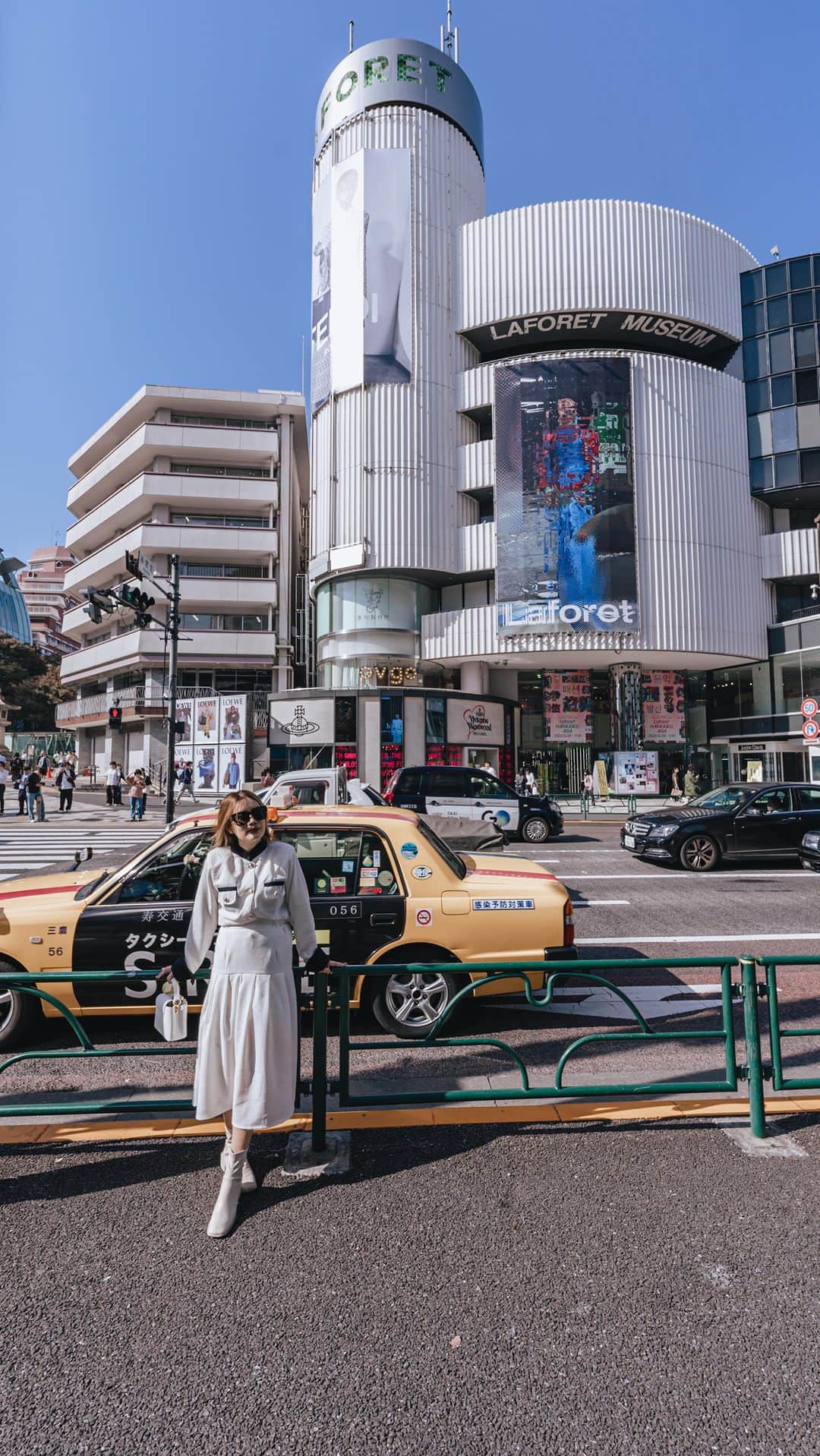 のインスタグラム：「Sharing my most hidden secret to you all, the complete lisf of GPS Maps of all the photography spots in Tokyo on www.stellartravelguide.com  With the success of Japan Travel Guide, I made the second product which is TOKYO 100 SPOTS that concludes all the latest-best-spots to save your time and legs. If you’re visiting Tokyo, you definitely NEED this!」