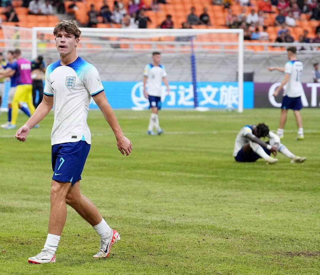 サッカー イングランド代表チームのインスタグラム：「Hard luck to our #YoungLions, who exited the #U17WC at the Round of 16 stage. Heads up, lads 👊」