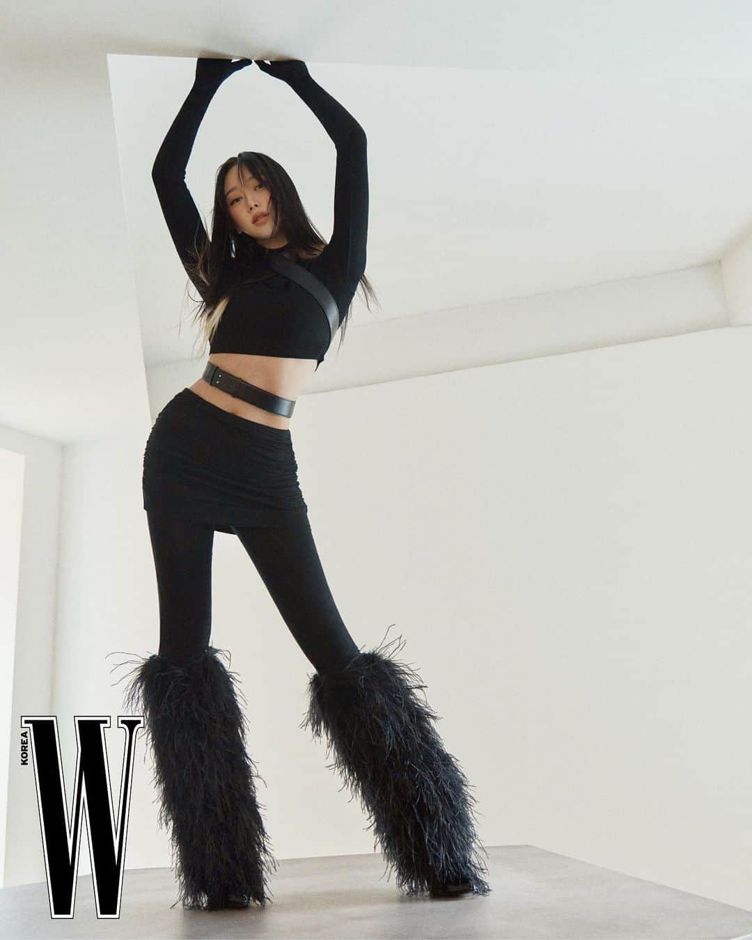 GISELLEのインスタグラム：「🖤 @wkorea」