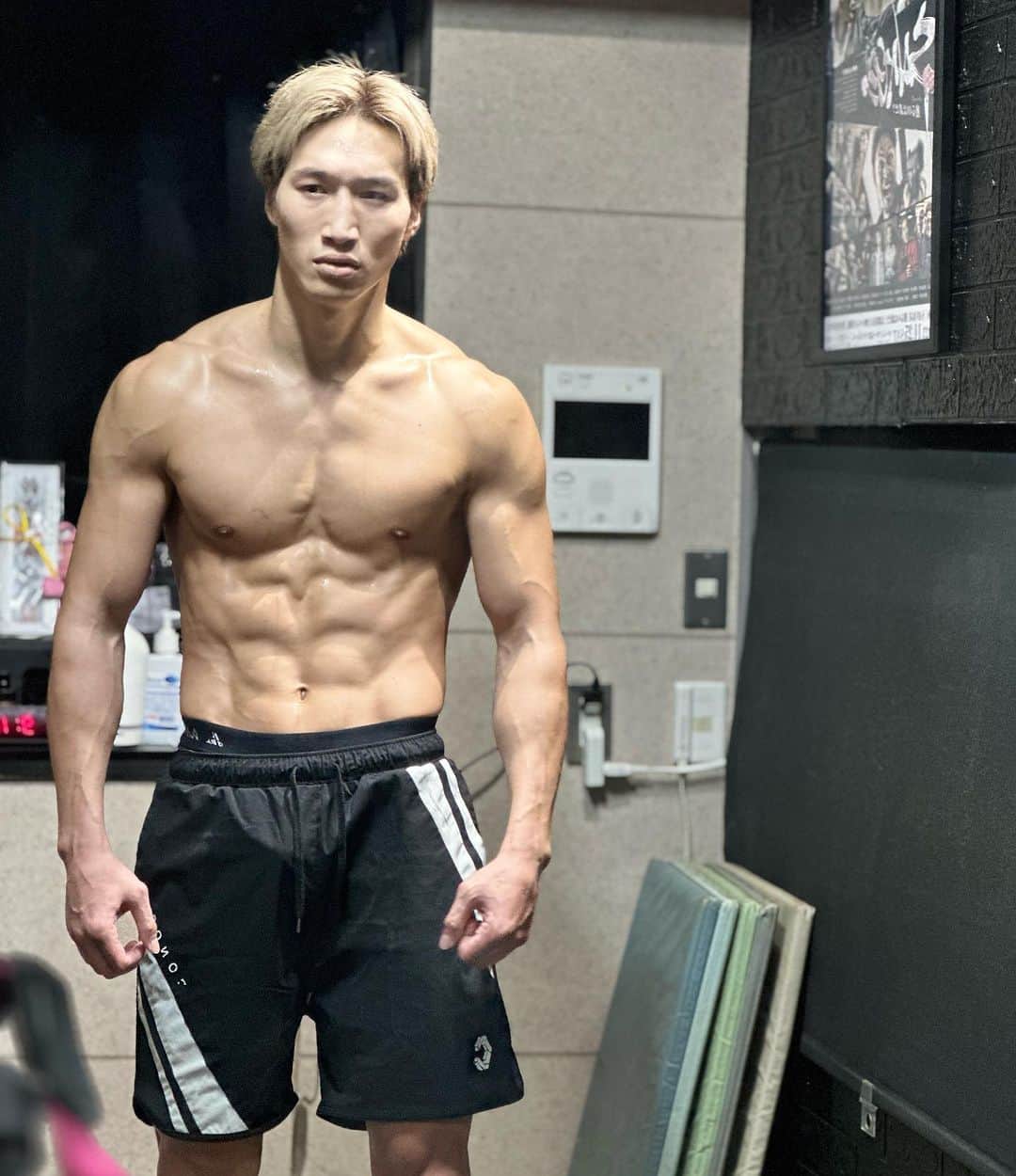 安保瑠輝也のインスタグラム：「. 今俺に負けろって思ってるやつら 俺は負けねーよバーカ😛  俺は強さを競っとんねん炎上なんかどうでもええ 言いたいことあるならなんでも書け 全部鼻で笑い飛ばしたるわ笑」