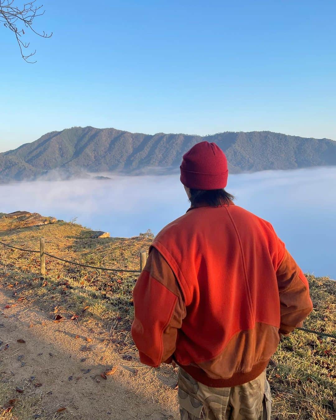しょーきのインスタグラム：「兵庫県竹田城の雲海🐉☁️  嘘やと思われるけどほんまに神様と目合って神様もびっくりしてた‼️  最近めっちゃ景色見るの好きやから オススメ教えてください🐲」