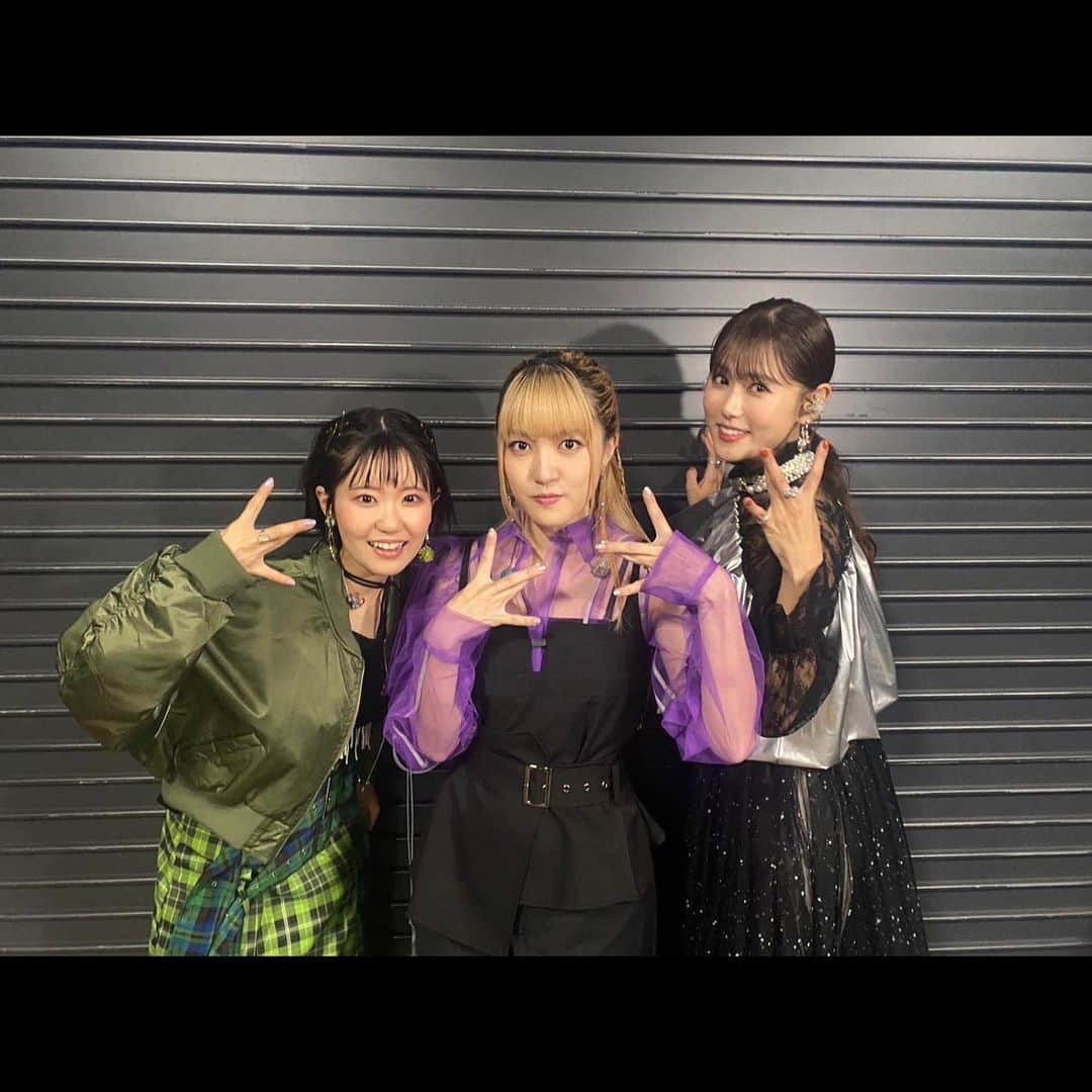 JUNNAのインスタグラム：「ANIMAX MUSIX 2023  ふたつめのコラボは、東山奈央さん&TRUEさんと3人で「一度だけの恋なら/ワルキューレ」を🎤  エモすぎるコラボだったなぁ。みんなの歓声もたくさん届いてきました👌🏻  衣装は、美雲カラーを入れてみました💜 @aulaaila_official」