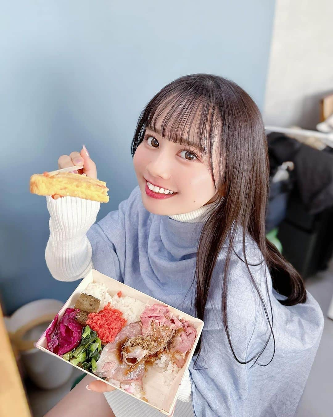 近藤沙瑛子のインスタグラム：「食べてるとこ🍱」