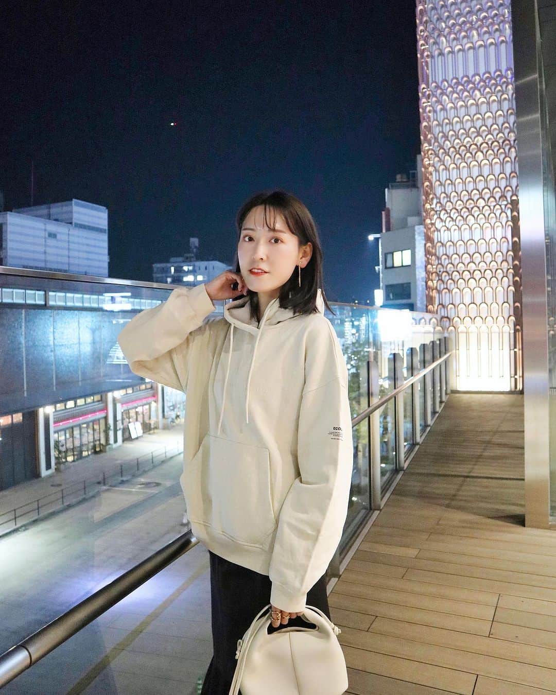 高橋晴香さんのインスタグラム写真 - (高橋晴香Instagram)「ヨーロッパ発のサステナブルファッションブランドECOALF✨ ⁡ ⁡ @ecoalf_japan  ⁡ ⁡ 伊勢丹新宿店で開催中のpopupに遊びに行ってきたよ🫶 ⁡ ⁡ 全てのアイテムがリサイクル素材や環境負荷の低い天然素材のみで作られているそう♻️🌏 ⁡ ⁡ アウターやニット、小物、ユニセックスで着れるものだったり❣️ ⁡ ⁡ スタイリッシュで機能的なアイテムが沢山だった🥰 ⁡ ⁡ パーカーをgetしたんだけど、生地しっかりしててカジュアルな感じが可愛い🤍 ⁡ ⁡ ちなみに168cmで、Sサイズ着てる☺️ ⁡ ⁡ いい感じにゆるっと着れた❤️ ⁡ ⁡ popupは伊勢丹新宿店本館1階 雑貨/イセタンリーフにて11月28日まで開催されてるよ💁‍♀️ ⁡ ⁡ ⁡ #Promotion #ecoalf #エコアルフ#BecauseThereIsNoPlanetB #第2の地球はないのだから #サステナブル #サステナブルブランド #サステナブルファッション #コーデ #code #outfit #ootd #fashion #晴香コーデ #カジュアルコーデ #パーカーコーデ #大人カジュアル」11月22日 21時29分 - haruka_takahashi0127