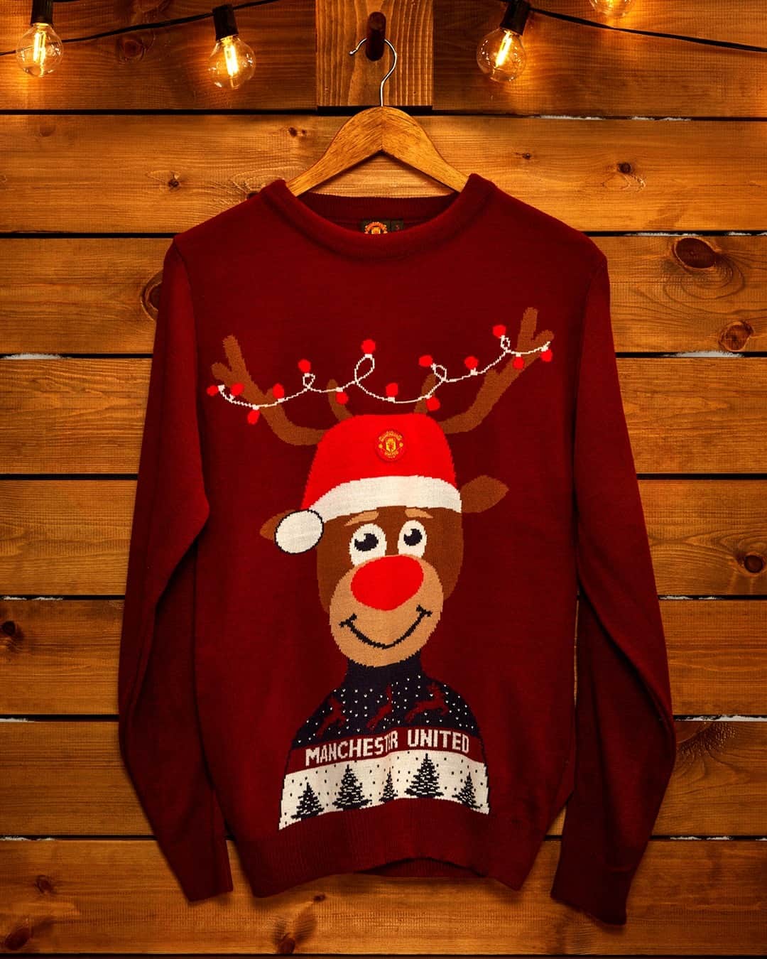 マンチェスター・ユナイテッドさんのインスタグラム写真 - (マンチェスター・ユナイテッドInstagram)「Wrap up warm with your United Christmas jumper this festive season 🎅  #MUFC #ManUtd」11月22日 21時30分 - manchesterunited