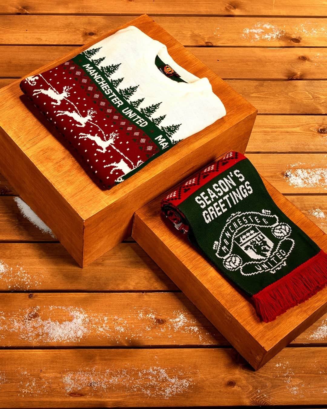 マンチェスター・ユナイテッドさんのインスタグラム写真 - (マンチェスター・ユナイテッドInstagram)「Wrap up warm with your United Christmas jumper this festive season 🎅  #MUFC #ManUtd」11月22日 21時30分 - manchesterunited