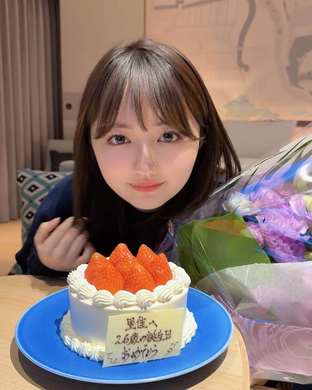 椎木里佳のインスタグラム：「11/21 26歳になりました🎂🎶🎶入籍や披露宴でプライベートが充実しつつもバタバタしてしまった25歳、26歳は20代後半戦にふさわしい仕事の活躍をしていきたい🙌🏻💗今後ともよろしくお願いします〜！」