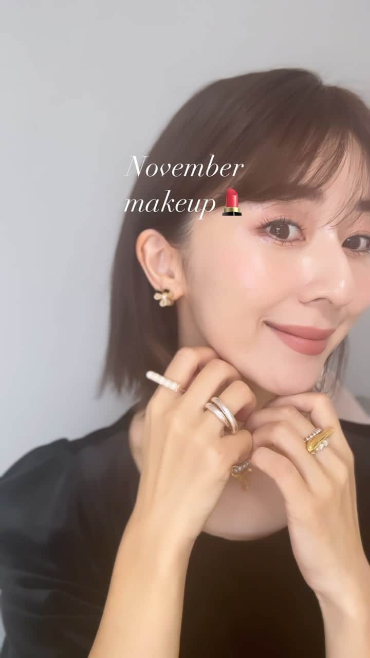 水野佐彩のインスタグラム：「・ 今月のメイク💄🍂🤎❤️ 夏が終わると しっかりファンデをつけたくなる。 お気に入りのチークで艶もプラス♡ リップは落ち着いたカラーでしっかり秋モード🔛☺️」