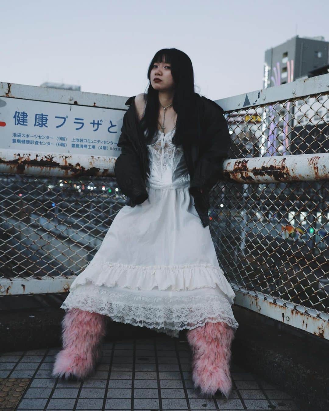 トヲルのインスタグラム：「🐇 早朝ピンクのモケモケ💕  model..MAYA  #池袋」