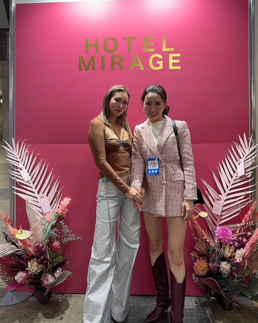 FanFanさんのインスタグラム写真 - (FanFanInstagram)「Nail Expo 2023  @ono_nailfurniture  @toysbyinity  @mirage.missmirage  とお仕事出来てとっても楽しかったです♡  沢山の皆さんに来て頂いて幸せでした♡ 大変な事もありましたけど この二日間で沢山声かけて頂いたり プロデュース商品を沢山興味持ってくださったり皆さんのおかげでhappyな気分になって乗り越えられました♡ ありがとございました♡ また来年ももっともっと面白い商品を出せるように今から気合いいれて 頑張ります♡ ちなみに今年誰も写真撮ってもらえるチャンスなかったから　色んな所から拾ったのしかなくて 来年は誰か写真とってください、😭」11月22日 21時41分 - fanfan_colorsnail