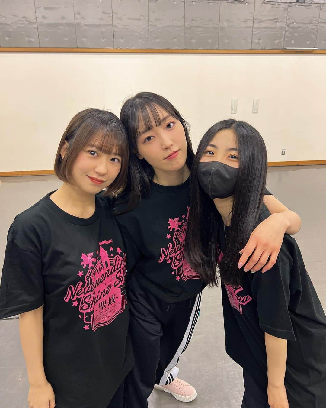 野中美希さんのインスタグラム写真 - (野中美希Instagram)「横浜アリーナ公演のリハ🩷 グッズTシャツとってもかわいいです☺️ がんばっていきまっしょい！ . #helloproject#morningmusume23#モーニング娘#モーニング娘23#野中美希#ちぇる」11月22日 21時37分 - miki_nonaka.official