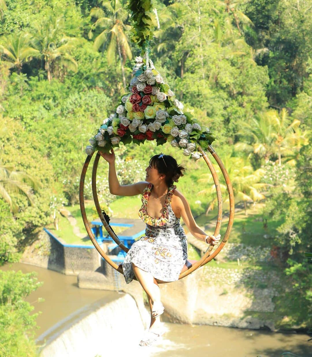 加藤未唯さんのインスタグラム写真 - (加藤未唯Instagram)「Bali🌳🌴  あち向けこち向け言われて、 正面向いてる写真がほぼないブランコ達。 楽しかったぁぁぁあ🥑 最後の動画の大ブランコはこわかったぁ、フェイントかけられたし🥹 わたしもテニスコートではガンガンかけてやるんだから💪🔥  #ブランコ #バリ #インドネシア #baliswing #bali #indonesia #🇮🇩」11月22日 21時38分 - miyukato1121