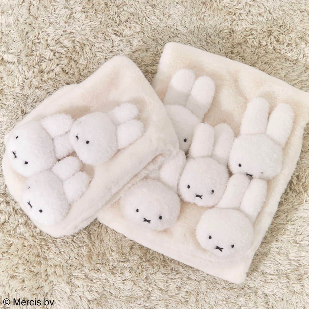 merry jennyのインスタグラム：「【recommend ! 】 ㅤㅤㅤㅤㅤㅤㅤㅤㅤㅤㅤㅤㅤ 待望のkids sizeが登場♡ 兄妹・親子でお揃いも！！  公式通販サイトRUNWAY channelでは お得なfairを開催中です！  topのURLから⇨ @merryjenny_instagram ぜひcheckして下さいね！ㅤㅤㅤㅤㅤㅤㅤㅤ  〇 【kids】もこもこmiffyティペット col : ivory / black  ¥6,600 (tax in)  〇 もこもこmiffy ティペット col : ivory / black ¥7,700 (tax in)  保存してぜひcheckしてくださいね☑︎  　 　 #merryjenny # メリージェニー #2023aw #winter #dreamwell #miffy #ミッフィー #冬小物  #キッズ服」