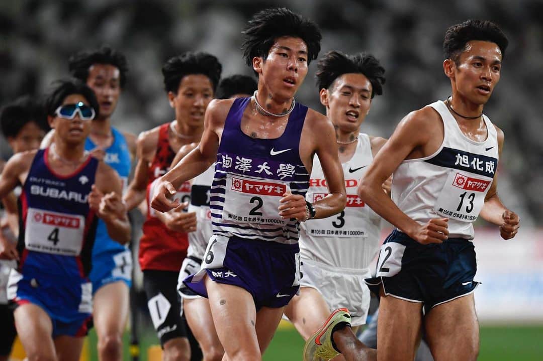 日本陸上競技連盟さんのインスタグラム写真 - (日本陸上競技連盟Instagram)「. ◤#日本選手権10000m @国立 　　パリ五輪選考競技会🇫🇷　◢  #Challenge25Laps にちなんだ #Playback25Laps ⑧  #Lap21 8000m~8400m 満を持して動く。 反応して、周りも動く。  #Lap22 8400m~8800m 激しい鍔迫り合い。 一歩も退かない。  #Lap23 8800m~9200m 苦しいのは皆同じ。 もう一歩、前へ。  明日、最終回。  🎫チケット絶賛販売中!! https://www.jaaf.or.jp/jch/107/10000m/ticket/  写真：フォート・キシモト、アフロスポーツ」11月22日 21時44分 - jaaf_official