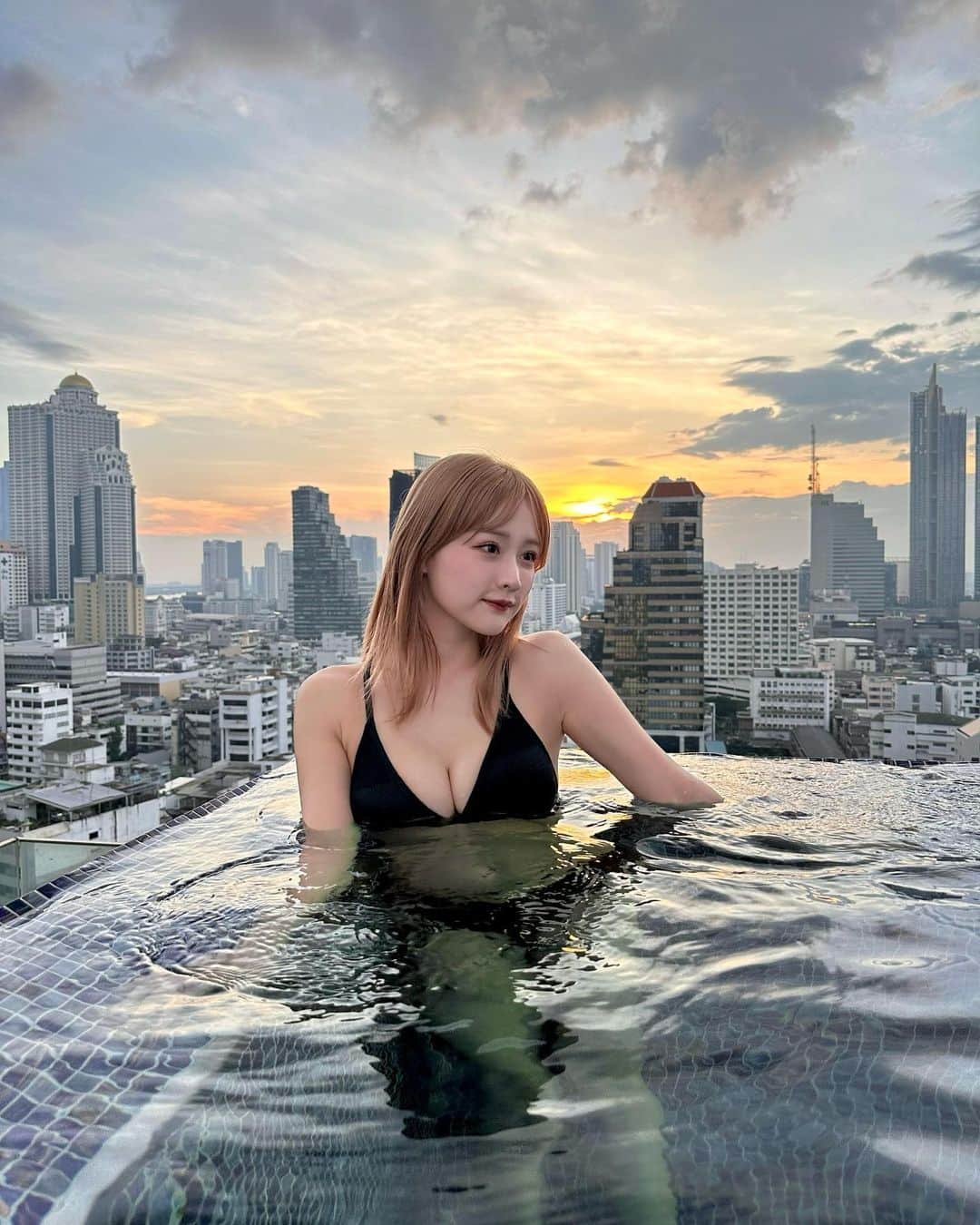森下愛里沙(もりしたありさ) さんのインスタグラム写真 - (森下愛里沙(もりしたありさ) Instagram)「ㅤㅤㅤㅤㅤㅤㅤㅤㅤㅤㅤㅤㅤ ㅤㅤㅤㅤㅤㅤㅤㅤㅤㅤㅤㅤㅤ ㅤㅤㅤㅤㅤㅤㅤㅤㅤㅤㅤㅤㅤ バンコクで泊まったホテルのプール お部屋からもプールの景色が見れるんだぁ めちゃくちゃ綺麗でずっとここに居たかった。 ㅤㅤㅤㅤㅤㅤㅤㅤㅤㅤㅤㅤㅤㅤㅤㅤㅤㅤㅤㅤㅤㅤㅤㅤㅤㅤ ㅤㅤㅤㅤㅤㅤㅤㅤㅤㅤㅤㅤㅤ 今回泊まったホテルは @marriottsurawongse  ㅤㅤㅤㅤㅤㅤㅤㅤㅤㅤㅤㅤㅤ ㅤㅤㅤㅤㅤㅤㅤㅤㅤㅤㅤㅤㅤ 水着👙 @shein_japan  ㅤㅤㅤㅤㅤㅤㅤㅤㅤㅤㅤㅤㅤ  試すたび、好きが見つかる。届くたび、好きが増えてく。 がキャッチフレーズでSHEINは本当にアイテムを頼むたびにどんどん好きが増えていくよね🥰 ㅤㅤㅤㅤㅤㅤㅤㅤㅤㅤㅤㅤㅤ ㅤㅤㅤㅤㅤㅤㅤㅤㅤㅤㅤㅤㅤ 11月27日までBLACK FRIDAYセールが行われていて、SHEIN30万点以上の人気アイテムが限定値下げされてて最大90パーセントOFFのアイテムもあるの🫶🏻 ㅤㅤㅤㅤㅤㅤㅤㅤㅤㅤㅤㅤㅤ クーポンコード▶『23BF24』 ※0-5999円で15%オフ,6000円 以上のご購入で20%オフ 利用期限:2023年11月10日~2023年12月31日 ※SHEIN アカウント1つにつき 3回までクーポン利用できます⭐️ ㅤㅤㅤㅤㅤㅤㅤㅤㅤㅤㅤㅤㅤ ㅤㅤㅤㅤㅤㅤㅤㅤㅤㅤㅤㅤㅤ ㅤㅤㅤㅤㅤㅤㅤㅤㅤㅤㅤㅤㅤ  #SHEINblackfriday #ad #loveshein #SHEINGoodFinds #SHEIN購入品 #BeSHEINモデル #SHEINforAll  #saveinstyle #海外旅行 #バンコク旅行 #バンコク #タイ #タイ旅行 #バンコクマリオットホテルザスリウォン #ホテルプール #水着 #ハイトーン #ハイトーンカラー #bangkokmarriotthotelthesurawongse」11月22日 21時45分 - mini.ari