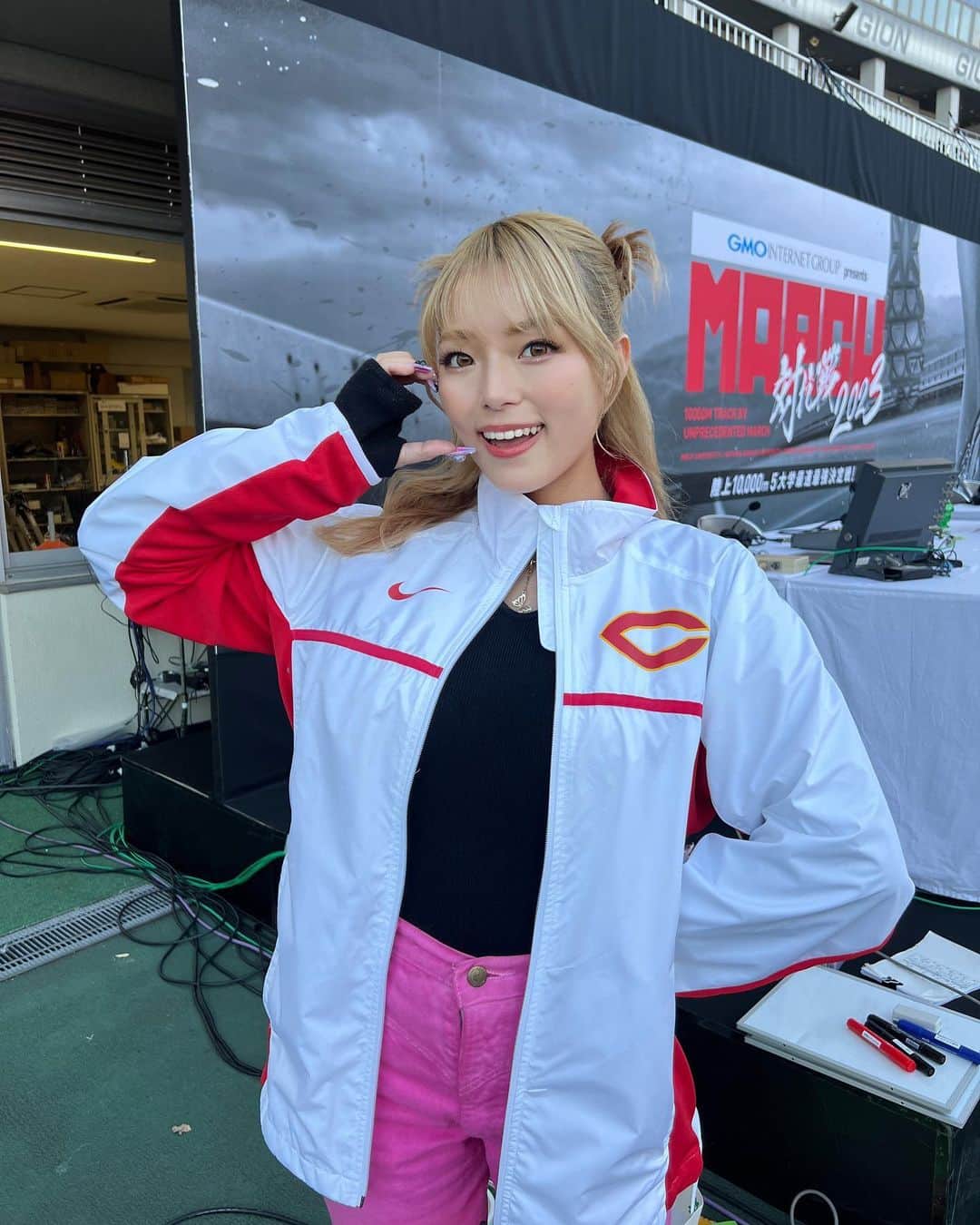 湯上響花さんのインスタグラム写真 - (湯上響花Instagram)「🏃✨ #MARCH対抗戦2023 どの大学も最高にアツい走りと応援でした❤️‍🔥 中央大学の応援リポーターができて光栄です😭✨ 会場のライティングの迫力がすごくて！！ 陸上とエンタメの親和性の高さに大興奮しました💖 箱根駅伝に向けて、うちは引き続き応援頑張るぞ❤️‍🔥 中央大学2位🥈おめでとうございます🥳🥳🥳」11月22日 21時58分 - fantique_