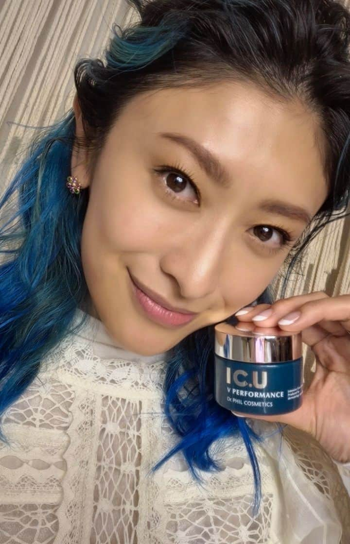 山田優のインスタグラム：「コーセーグループの ドクターズコスメ「IC.U」( @ic.u_official )から 上向きなハリ肌を叶える美療発想のクリーム “V パフォーマンス”が登場！  ※エイジングケア＝年齢に応じたお手入れのこと  #ICU  #アイシーユー  #Vパフォーマンス  #エイジングケア #ハリ肌  #vクリーム」