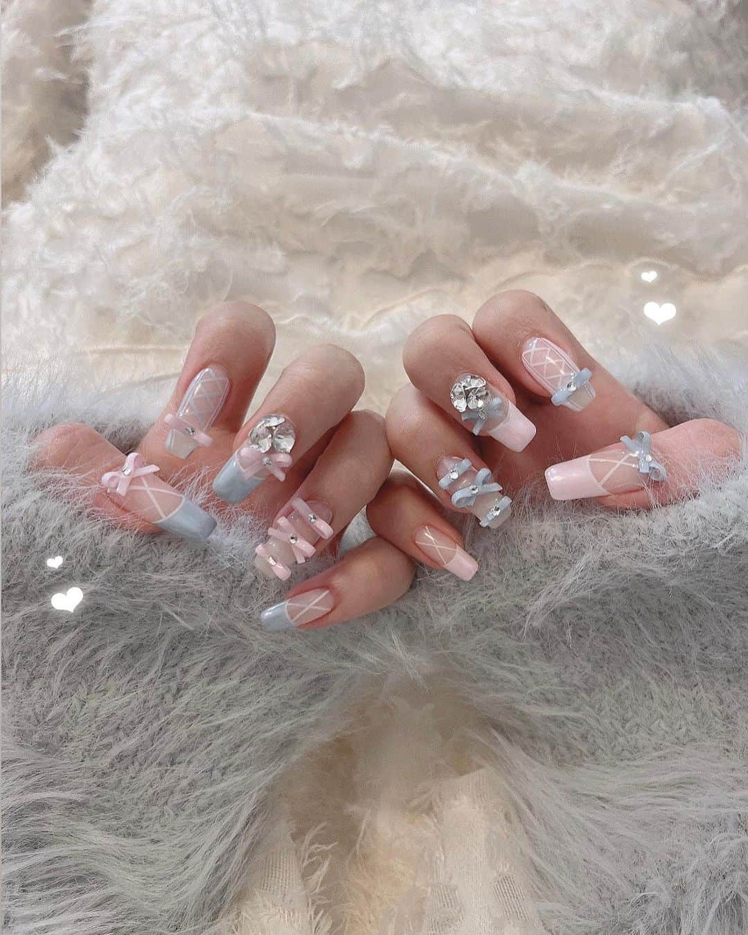 古澤里紗さんのインスタグラム写真 - (古澤里紗Instagram)「new nail💎🎀''  . . .  生誕ネイルです♩  めためたにフレンチガーリー ぴんくと水色でリボンつけましたよう  皆んなに褒められて嬉しい爪だった(⊃ᴗ ̫ ᴗ⊂)  次はもう決めてるのーーーっ  . . . #ネイル #ネイルデザイン  #リボンネイル  #ガーリーネイル #フレンチガーリー」11月22日 22時04分 - fuuuuu_ri