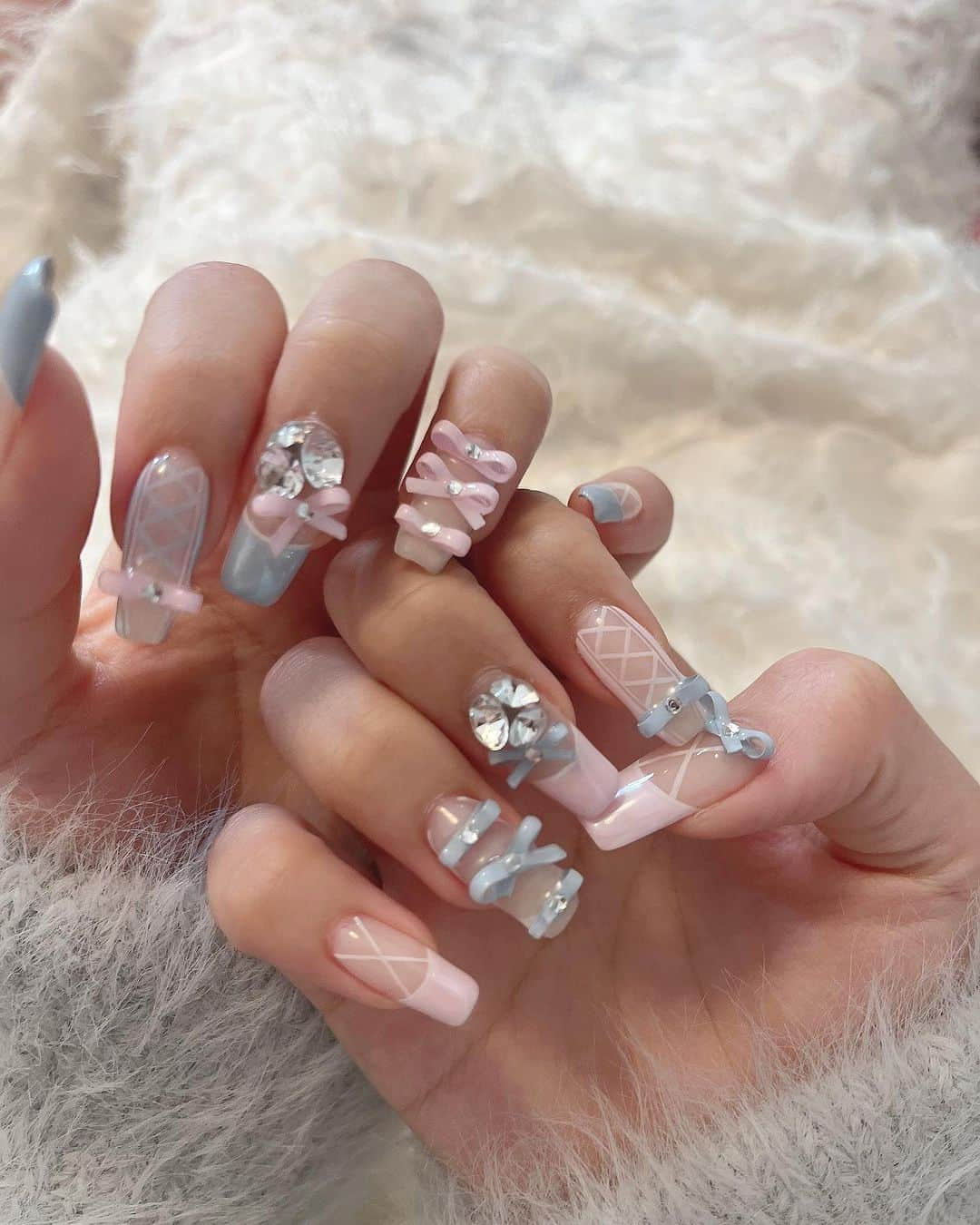 古澤里紗さんのインスタグラム写真 - (古澤里紗Instagram)「new nail💎🎀''  . . .  生誕ネイルです♩  めためたにフレンチガーリー ぴんくと水色でリボンつけましたよう  皆んなに褒められて嬉しい爪だった(⊃ᴗ ̫ ᴗ⊂)  次はもう決めてるのーーーっ  . . . #ネイル #ネイルデザイン  #リボンネイル  #ガーリーネイル #フレンチガーリー」11月22日 22時04分 - fuuuuu_ri