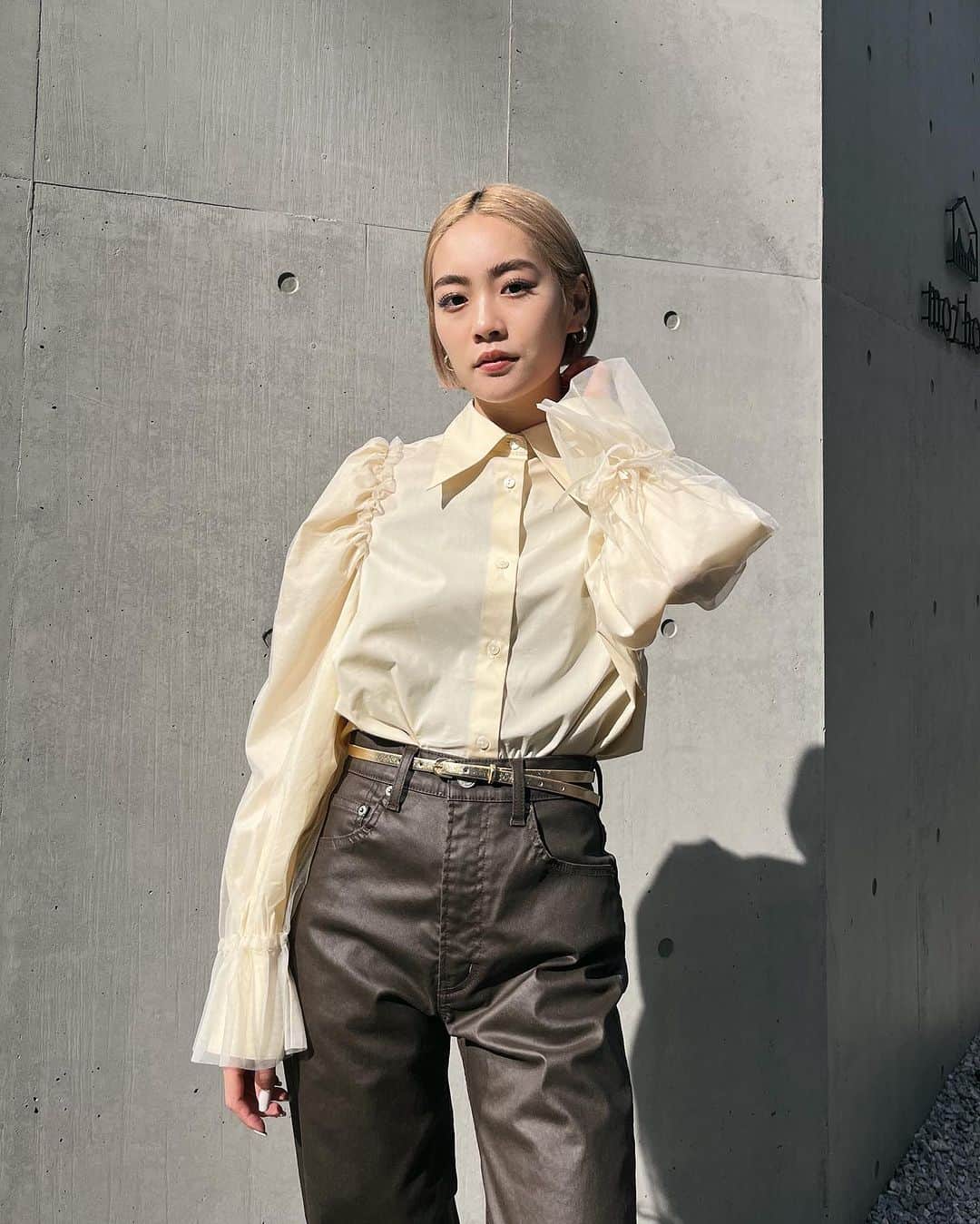 のインスタグラム：「#MOUSSYSNAP @reina___4 158cm LAZONA KAWASAKI STAFF / ラゾーナ川崎店スタッフ  ・TULLE SLEEVE SHIRT BLOUSE(010GAG30-7500) ・ISKO JETHER STRAIGHT(010FAA12-4300) ・POINTED SHORT BOOTS(010GA652-5750) 全国のMOUSSY店舗／SHEL'TTER WEBSTORE／ZOZOTOWNにて発売中。  #MOUSSY」