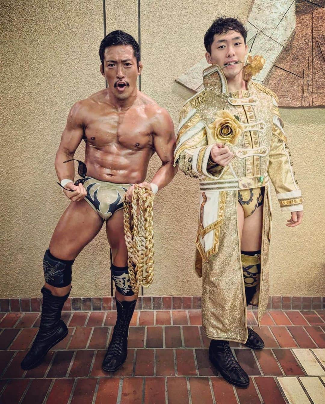 中村風太さんのインスタグラム写真 - (中村風太Instagram)「九州6連戦、2日目  長崎・佐世保市体育文化館大会  最後はBen-K、渾身のスピアーでドン・フジイから3カウント🙋🏻‍♂️✨  欠場中のミノリータ、ハルクの分も身体張ります🏋️🔥  箕浦康太と2人GOLDCLASSで明日も確実にかましてやるぜ！  #dragongate  #dragongatenetwork #ドラゴンゲート #prowrestling  #プロレス #プロレスラー #GOLDCLASS #ben_k #オフィシャルスポンサー #上田電気工業　様 #健心　様  #筋肉 #筋トレ #workout #日焼け #日サロ #tanning #美容 #脱毛 #サロン」11月22日 22時05分 - ben_k_dg