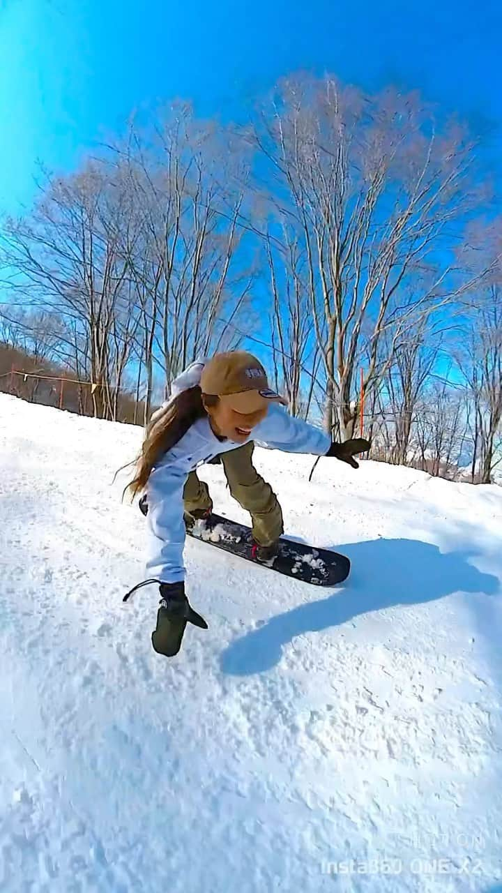 MAIMAIのインスタグラム：「Snowboarding🏂coming soon💕❄️ 今シーズンも始まりますね⛄️ 雪山撮影はInsta360カメラシリーズでいつも撮影しています✨ 今年もInsta360カメラで思い出沢山残すぞ〜😍👌  @insta360_jp  @insta360   #insta360 #insta360x3 #insta360onex2  #雪山撮影  #スノーボード  #インスタ360  #インスタ360x3  #スノボー女子  #insta360snowboard」