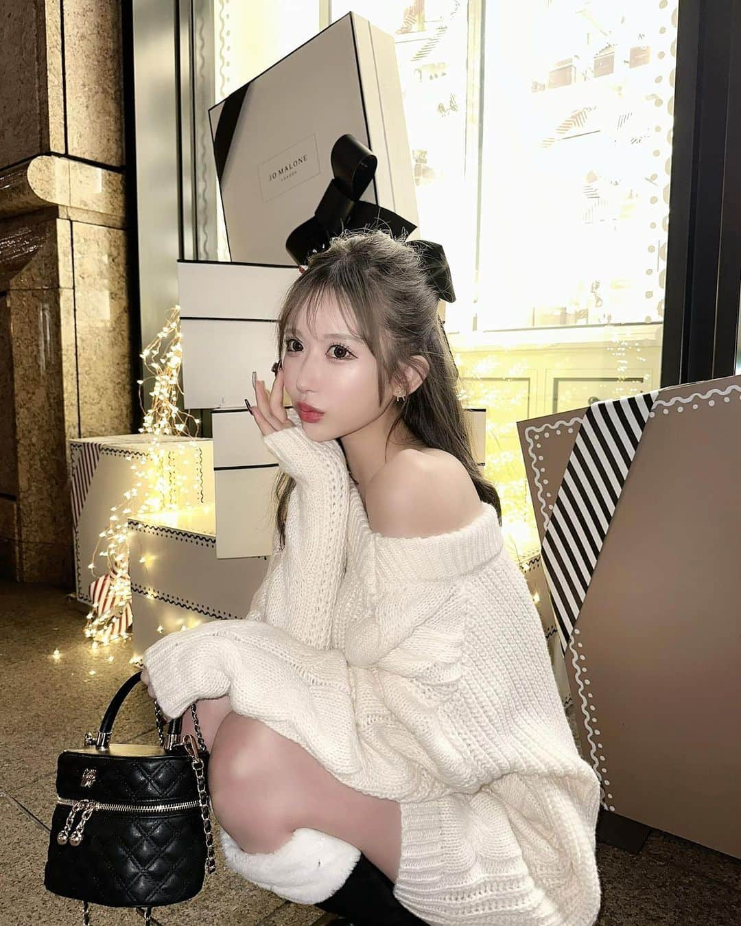 伊藤桃々さんのインスタグラム写真 - (伊藤桃々Instagram)「街並みがかわいくなる季節🎄❤️❤️ みんなクリスマスなにするの？私は予定ないです🎅❤️笑  今日から年に一度のBLACKFRIDAY 全品20%OFF みんないっぱいゲットしてください🐰 @cherimi_official」11月22日 22時17分 - __peachstagram__