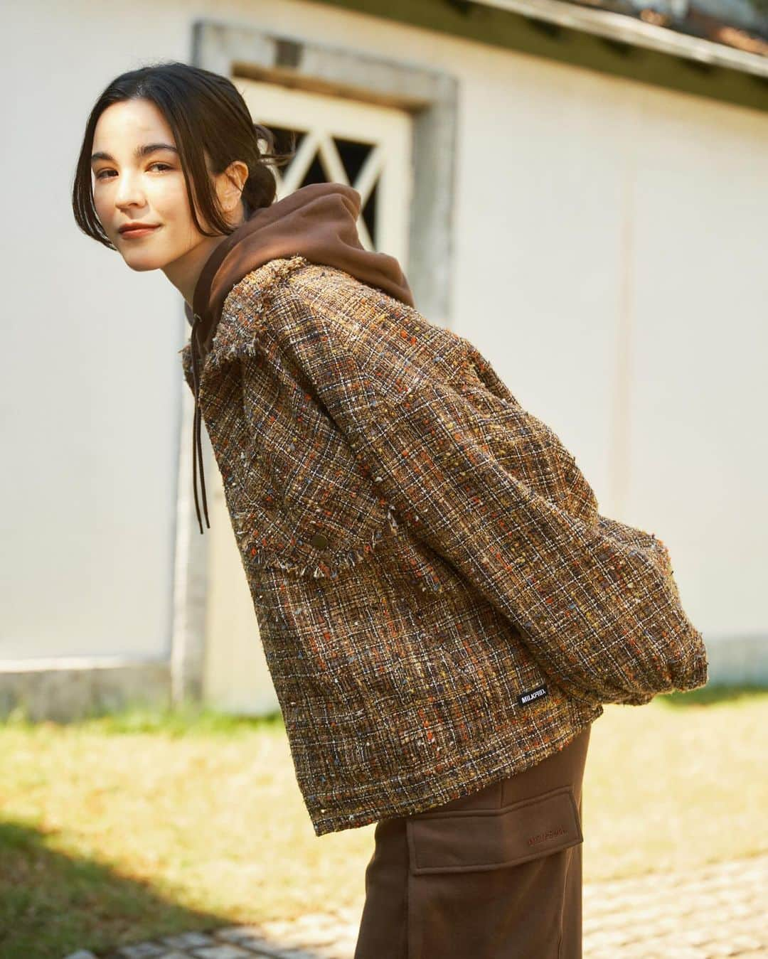 MILKFED.さんのインスタグラム写真 - (MILKFED.Instagram)「【RECOMMEND OUTER】 ⁡ ☑︎ TWEED JACKET ¥22,000 カラー:BROWN,NAVY サイズ:ONESIZE ⁡ ⁡ ⁡ ⁡⁡●WEB STORE califにて"名品アウターランキング特集"公開中  ⁡ #milkfed #milkfedjp #ミルクフェド #カジュアルコーデ #大人カジュアル #カジュアルコーデ大人可愛い #新作 #冬服コーデ #冬コーデ #冬アイテム #大人ガーリー #大人カジュアルコーデ #冬アウター #大人ガーリーコーデ #ツイード #ツイードジャケット #ツイード生地 #トレンドアウター #トレンドコーデ #ブラウンコーデ #セットアップコーデ #シンプルカジュアル #ショート丈 #ロングスカート #セットアップスタイル #スウェットセットアップ #ブラウン #オーバーシルエット #大人シンプル #大人シンプルコーデ」11月22日 22時17分 - milkfedjp