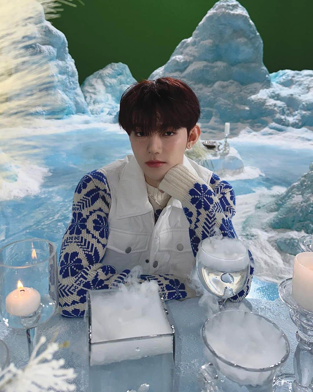 ZEROBASEONEのインスタグラム：「Drippin’ drippin‘ into you💙  #ZEROBASEONE #ZB1 #제로베이스원 #ZHANGHAO #장하오 #MELTINGPOINT #ZEROBASEONE_MELTINGPOINT」