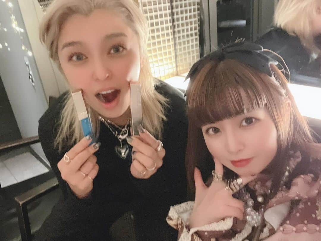 春奈るなさんのインスタグラム写真 - (春奈るなInstagram)「昨日はshuriちゃん @shuri_h_s とご飯へ行ってきました☺️  色んなお話できて楽しかった💖  お互い楽しみながら音楽や想いを届けていこうねーーｯｯｯ💪✨  @highwaystar_inc  #同い年  #リアル下妻物語 🫶」11月22日 22時11分 - lunaharuna_official