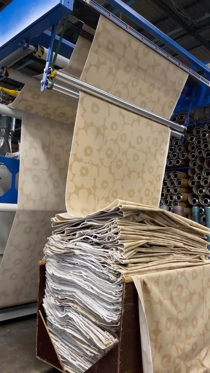 マリメッコのインスタグラム：「Many of you have inquired as to the location of our magical printing factory. The answer is Herttoniemi, Helsinki, Finland, next to our headquarters. That’s where our designers and skilled printing staff collaborate to bring bold prints and colors to life! ✨  Want to see our printing factory live? If yes, comment 🌸 below!  Discover our colorful universe—and special treats at marimekko.com. Link in bio. #marimekko」