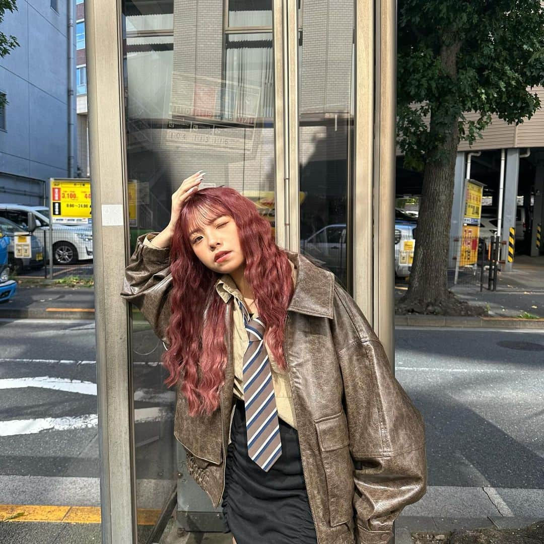 辻加純さんのインスタグラム写真 - (辻加純Instagram)「【Popteenクリモ総選挙私服バトル】 の記事の洋服たち〜〜〜〜〜‪‪❤︎‬ 投票お願いします🥹💞  今回は自分のキャラをどう出すかと、どうテーマに沿わせて行くかをめちゃくちゃ考えました😌  今年はプレッピーを足していこうという今回のコーデでプレッピーさを取り入れてみたよ👔🤍 こだわったコーデなので無料で読めるPopteenで是非見てね❣️ Popteenメディアで調べたら記事読めるよ💞  はたから見たらこのコーデもその1ページも何も無いただのファッションページだけど、そこのページにはたくさんの方々の想いが詰まってて、沢山考えてるコーデで、その1ページのために毎月努力して、最高なものを作り上げるために全員で頑張る。関わってみて分かることです。 だからこれを見てるみんなには少しでも分かってもらいたいなぁ💭 何気ない1ページにはたくさんの想いが詰まってること💞 そう思ってPopteen読んでくれたらさらに嬉しいなぁ☺️❤️‍🔥  これからも1ページ1ページに全力をつくしていくよ backnumber/クリスマスソング  #きゃすみる #きゃすみるクリモおめでとう #きゃすみるが専属になるまで #きゃすみる目指専属   #クリエイターモデル #モデル #女優 #専属 #jk #JK #jkブランド  #jk2 #ギャル#ぎゃる#gal #sjk#高校生 #Popteen    #韓国旅行  #jkの素敵な思い出  #犬のいる生活 #愛犬 #アコースティックギター    #backnumber #BLEA #クリスマスソング  #海外ガール #japanesegirl  #jkの素敵な思い出    #弾き語り女子  #弾き語り」11月22日 22時13分 - kyasmil_