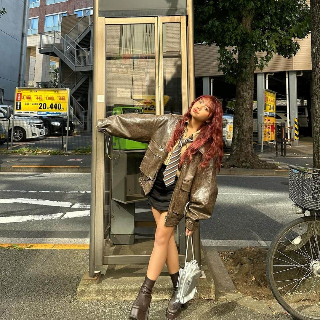 辻加純さんのインスタグラム写真 - (辻加純Instagram)「【Popteenクリモ総選挙私服バトル】 の記事の洋服たち〜〜〜〜〜‪‪❤︎‬ 投票お願いします🥹💞  今回は自分のキャラをどう出すかと、どうテーマに沿わせて行くかをめちゃくちゃ考えました😌  今年はプレッピーを足していこうという今回のコーデでプレッピーさを取り入れてみたよ👔🤍 こだわったコーデなので無料で読めるPopteenで是非見てね❣️ Popteenメディアで調べたら記事読めるよ💞  はたから見たらこのコーデもその1ページも何も無いただのファッションページだけど、そこのページにはたくさんの方々の想いが詰まってて、沢山考えてるコーデで、その1ページのために毎月努力して、最高なものを作り上げるために全員で頑張る。関わってみて分かることです。 だからこれを見てるみんなには少しでも分かってもらいたいなぁ💭 何気ない1ページにはたくさんの想いが詰まってること💞 そう思ってPopteen読んでくれたらさらに嬉しいなぁ☺️❤️‍🔥  これからも1ページ1ページに全力をつくしていくよ backnumber/クリスマスソング  #きゃすみる #きゃすみるクリモおめでとう #きゃすみるが専属になるまで #きゃすみる目指専属   #クリエイターモデル #モデル #女優 #専属 #jk #JK #jkブランド  #jk2 #ギャル#ぎゃる#gal #sjk#高校生 #Popteen    #韓国旅行  #jkの素敵な思い出  #犬のいる生活 #愛犬 #アコースティックギター    #backnumber #BLEA #クリスマスソング  #海外ガール #japanesegirl  #jkの素敵な思い出    #弾き語り女子  #弾き語り」11月22日 22時13分 - kyasmil_