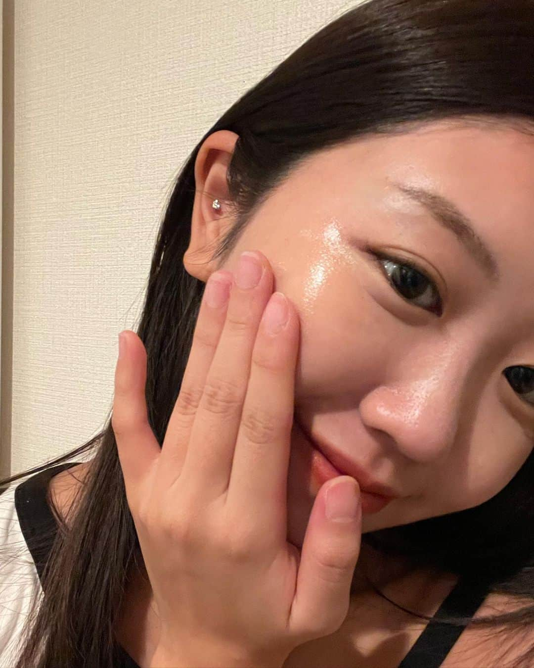 碓井玲菜さんのインスタグラム写真 - (碓井玲菜Instagram)「🥚 TIRTIRの新しい美容液 寝る前に塗ったら、肌トーンも保湿力も上がって 結構良かったかも😌 ナイアシン自分に合ってて 色々使ってる❤︎  #TIRTIR #ティルティールナイアシン20パーセントセラム  #tirtirniacin20percentserum #PR」11月22日 22時16分 - reina_usui