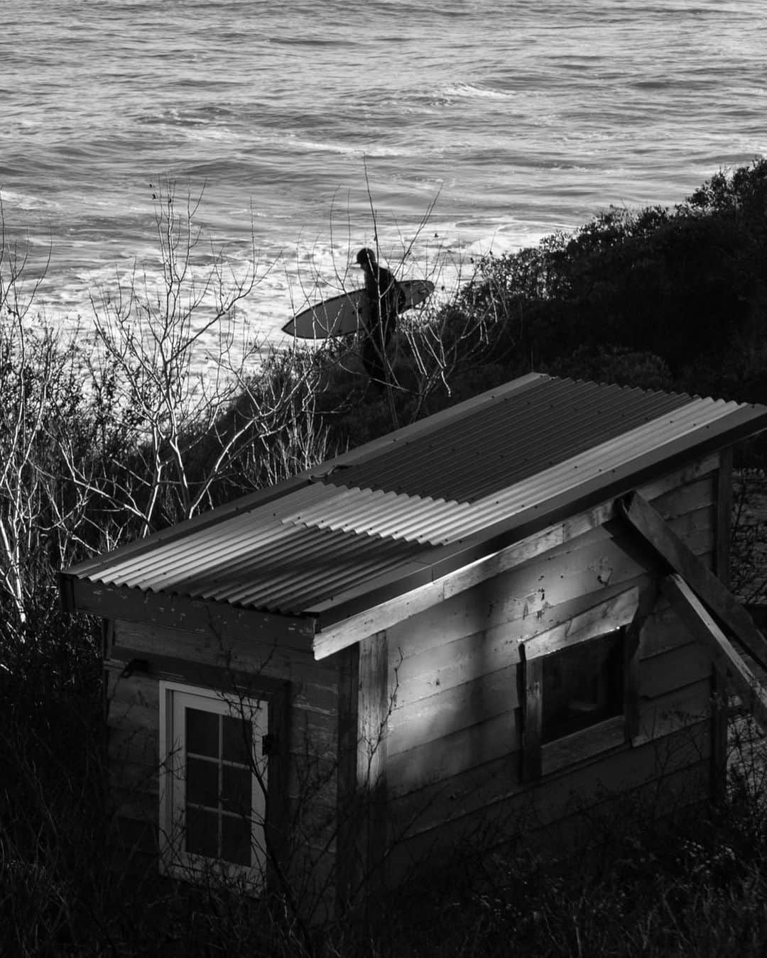 サイモン・ネスマンのインスタグラム：「Fun trip up the coast to visit @buenolife_ for some pour overs and tasty waves.  Photos: @braydonboothh」