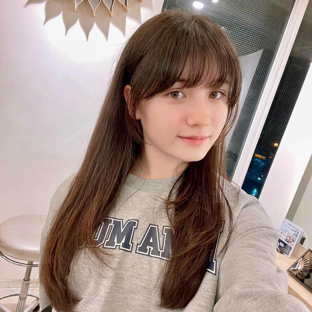 栗栖あに華さんのインスタグラム写真 - (栗栖あに華Instagram)「. @des.art_fukuoka_kego  さんでいつも髪の毛してもらってます💕  @des.yudai44 さん今回もありがとうございます！  ＃美容室#びようしつ #髪＃ストレート#福岡#jc#jc2#09#栗栖あに華#あにか#anica」11月22日 22時18分 - anica.b_d.teddy