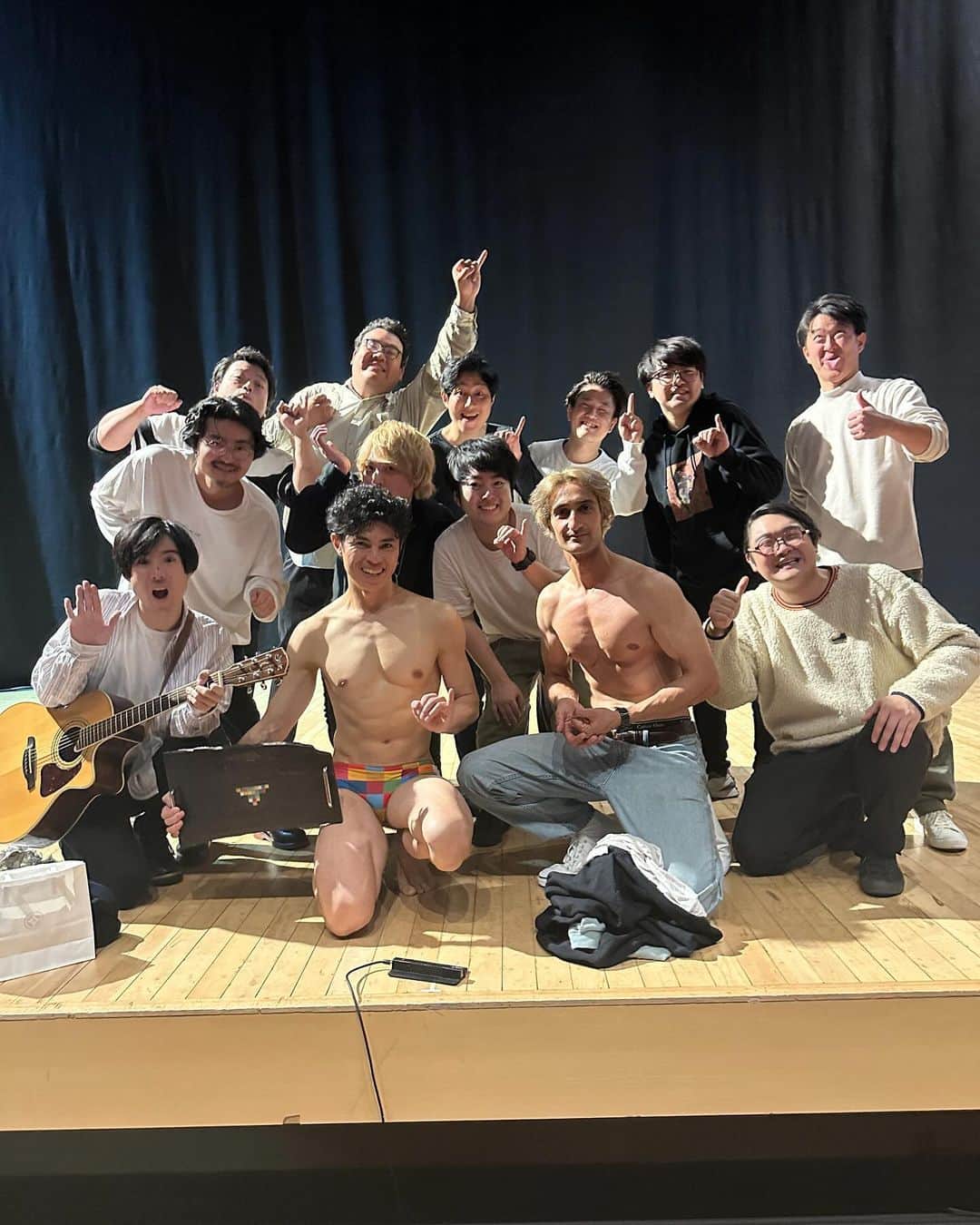 小島よしおのインスタグラム：「後継者ライブ無事に終わりました。 こういうライブは久々だったけどこうやってみんなで盛り上がるのってやっぱいいわねー‼️ 今日のライブ、アリかナシでいったら アリアリー🤩」